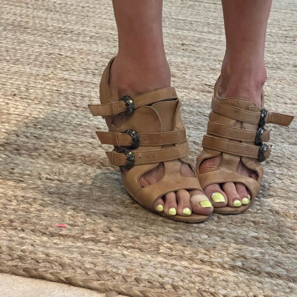 Manolo Blahnik 37.5 beige M- Cuerta gladiator strappy sandals heels